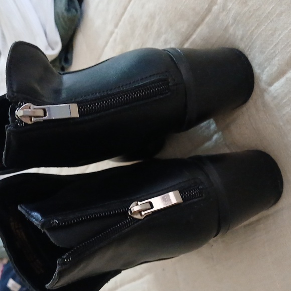 Shoes - Picture 2 of 4